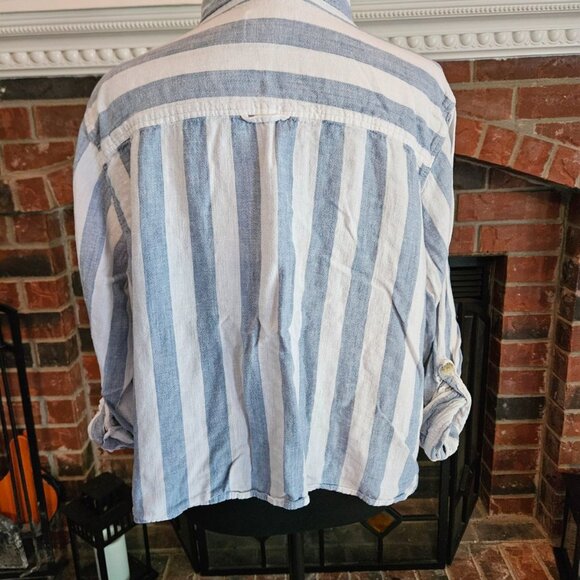 American Eagle Blue/White Button Up with Rolled Sleeves. Two Breast Pockets.XL - Picture 5 of 6